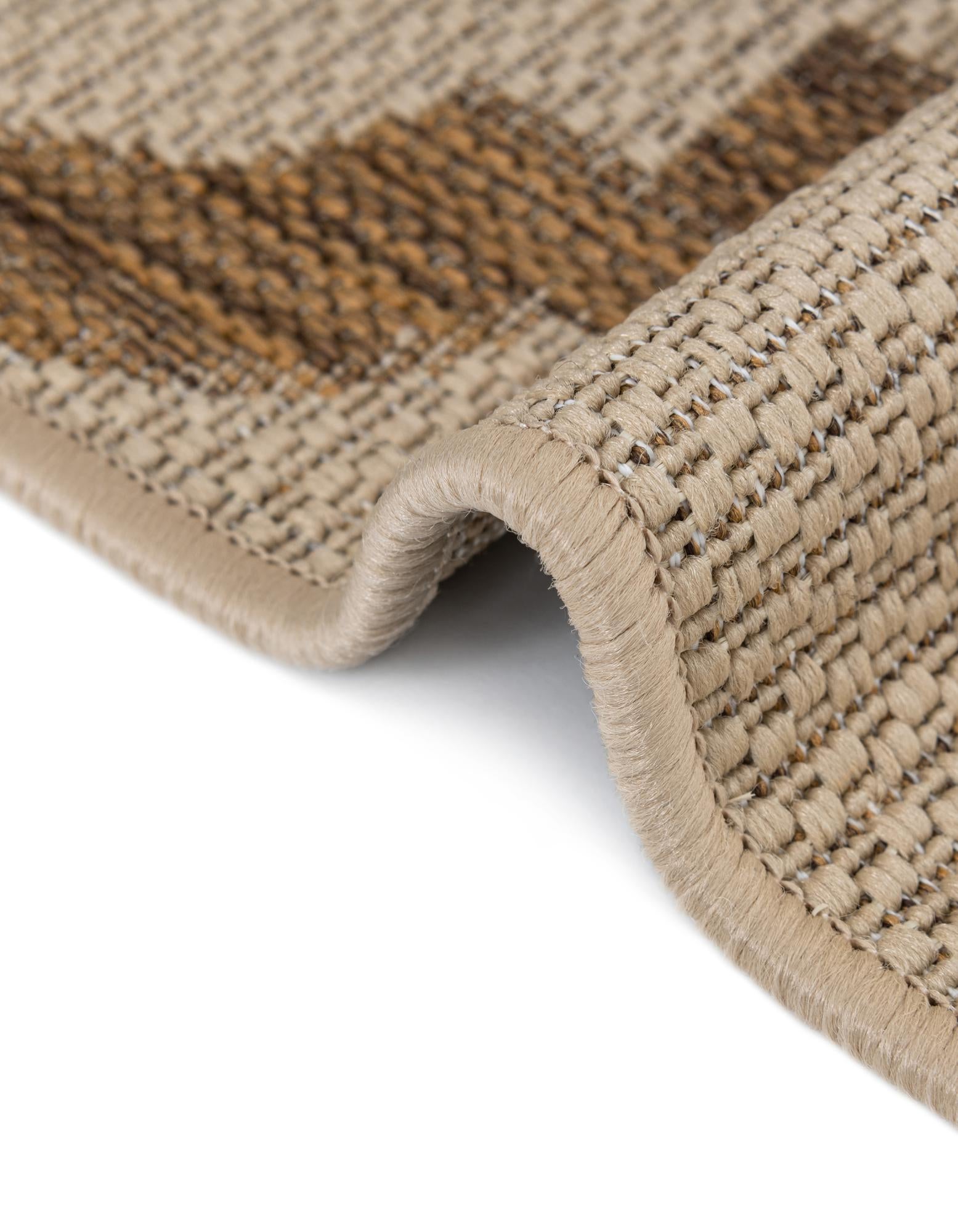 3' 3 x 5' Easy-Clean Lattice Indoor / Outdoor Rug