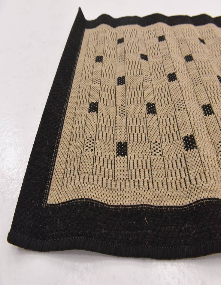 Detail image of 2' x 3' 6  Washable Modern Indoor / Outdoor Rug