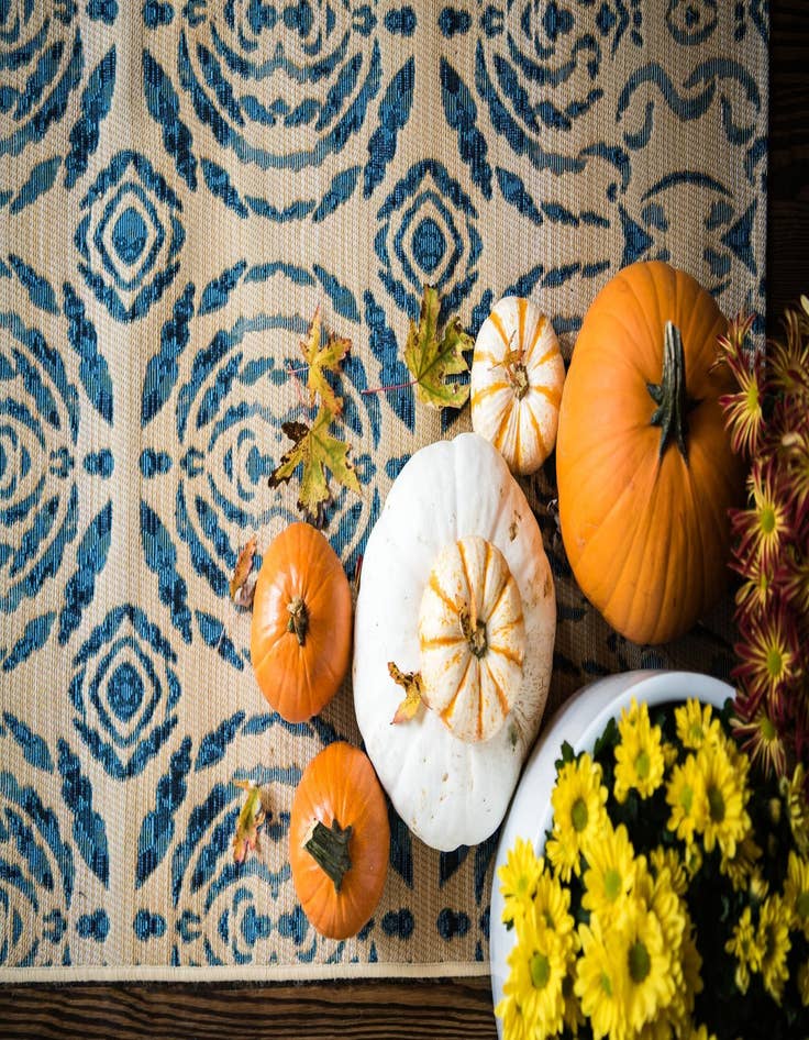 Detail image of 2' 2 x 3'  Washable Modern Indoor / Outdoor Rug