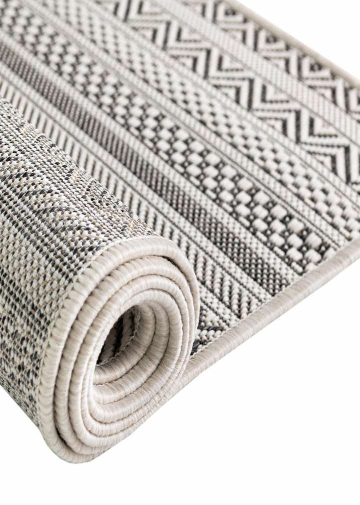 9' x 12' Easy-Clean Ribbon Indoor / Outdoor Rug