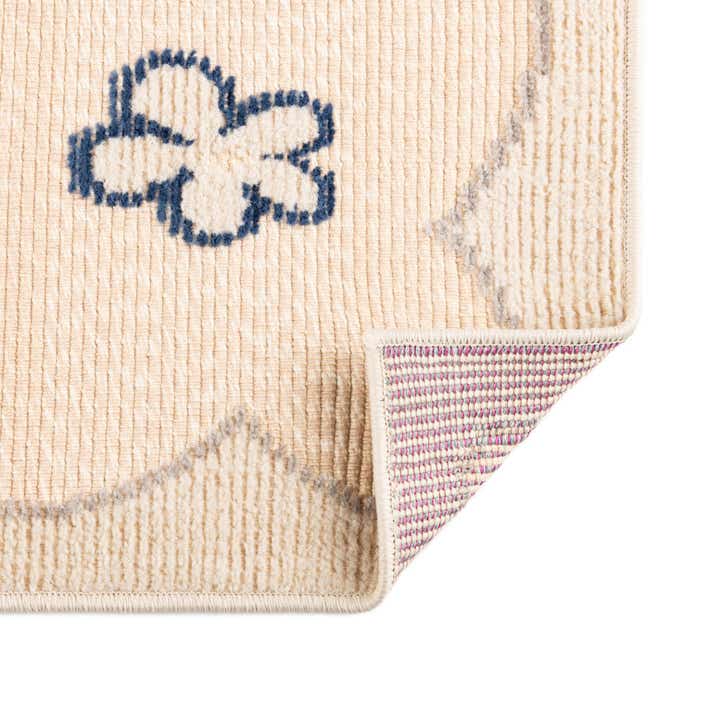5' 3 x 7' 7 Easy-Clean Indoor / Outdoor Rug