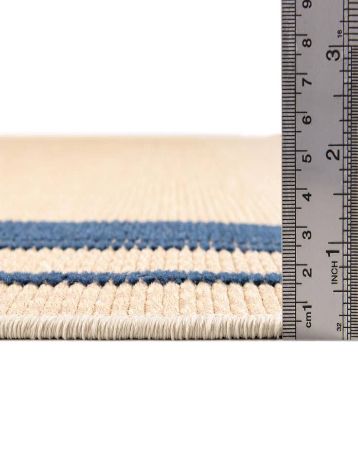 Detail image of 5' 3 x 7' 7 Easy-Clean Indoor / Outdoor Rug