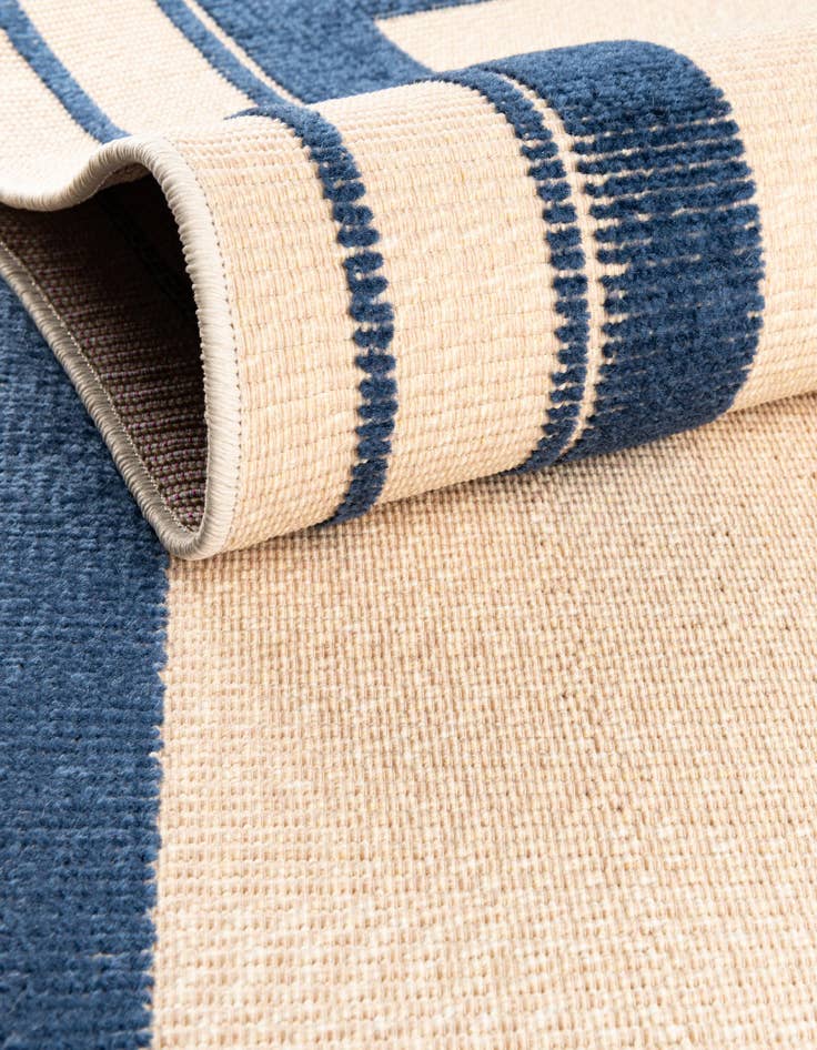 Detail image of 5' 3 x 7' 7 Easy-Clean Indoor / Outdoor Rug