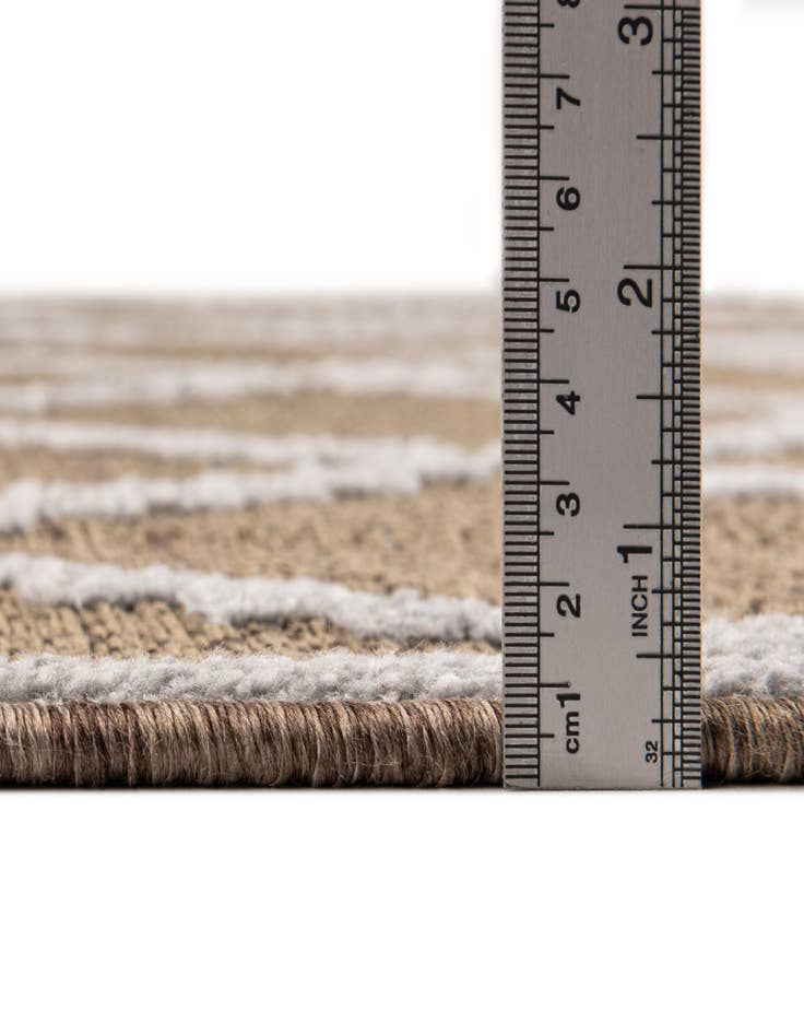 Detail image of 5' x 7' 3 Easy-Clean Indoor / Outdoor Rug