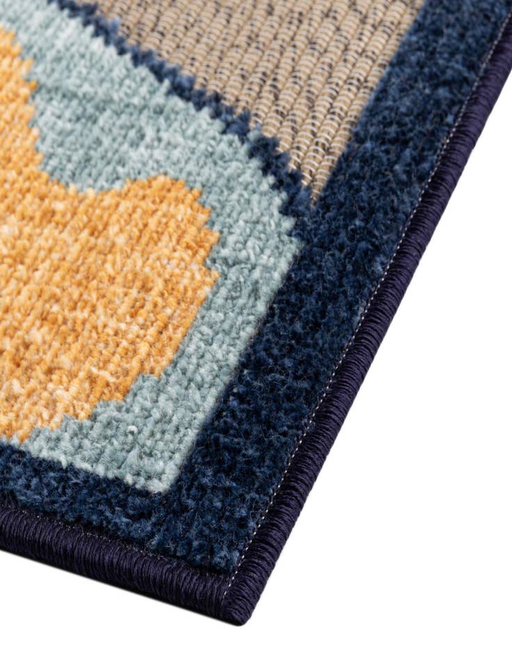 Detail image of 5' x 7' 7  Washable  Indoor / Outdoor Rug