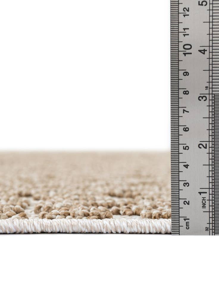 Detail image of 4' 1 x 6' 1 Easy-Clean Safari Indoor / Outdoor Rug