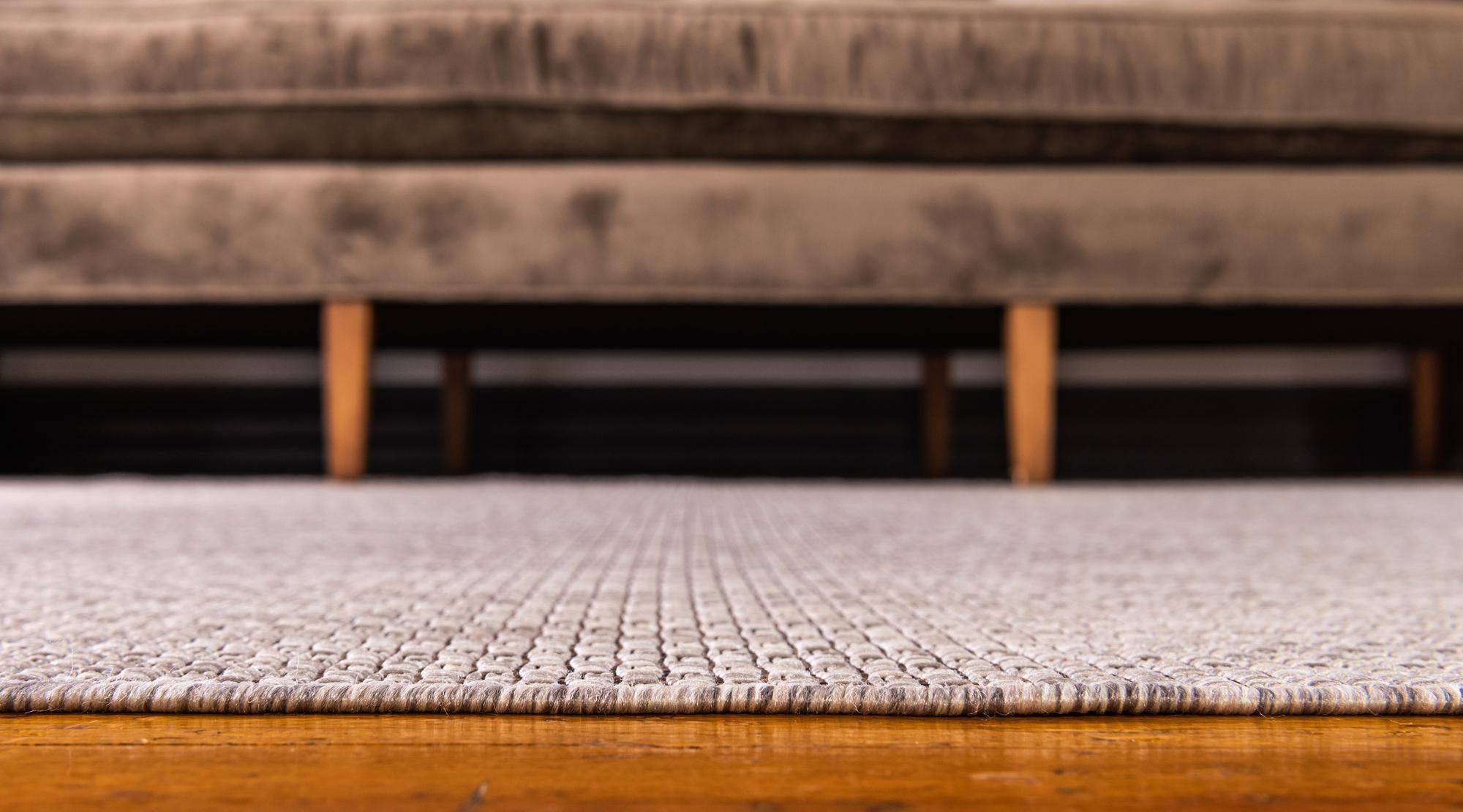 7' 10 x 11' Easy-Clean Solid Indoor / Outdoor Rug