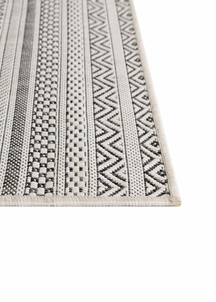 4' x 6' Easy-Clean Striped Indoor / Outdoor Rug