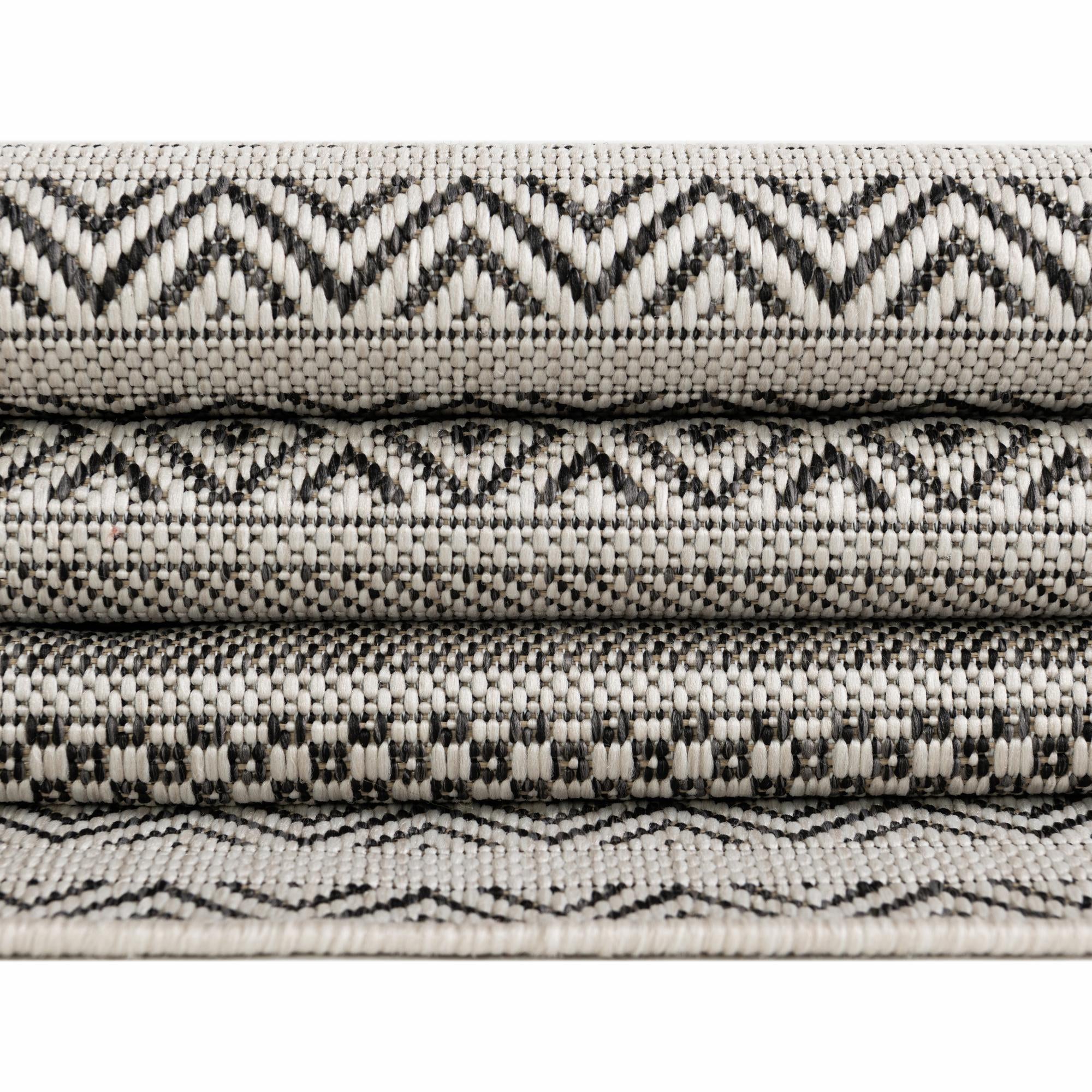 4' x 6' Easy-Clean Striped Indoor / Outdoor Rug
