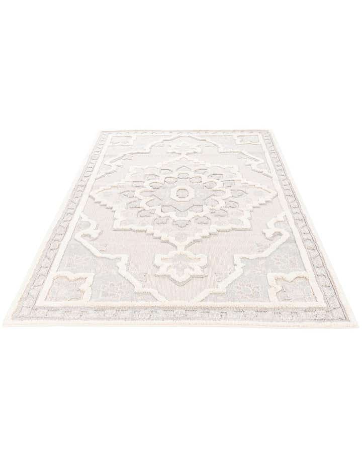 5' 2 x 7' 5 Easy-Clean Traditional Indoor / Outdoor Rug
