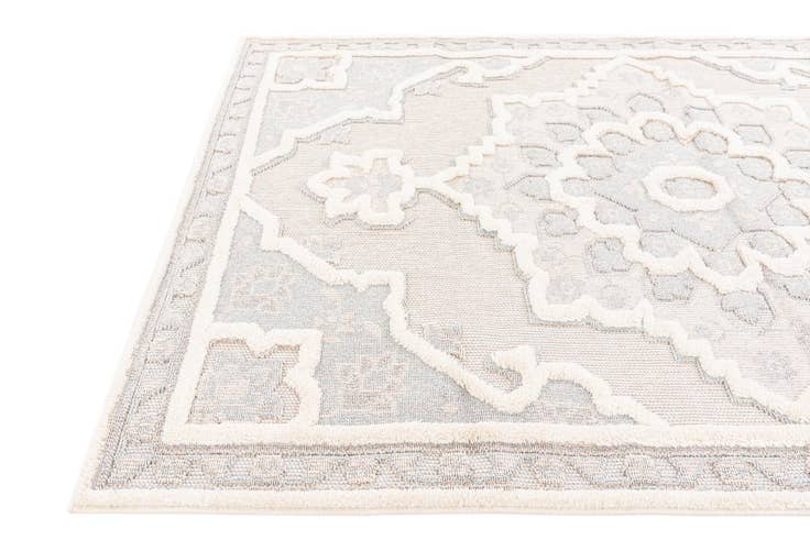 Detail image of 5' 2 x 7' 5 Easy-Clean Traditional Indoor / Outdoor Rug