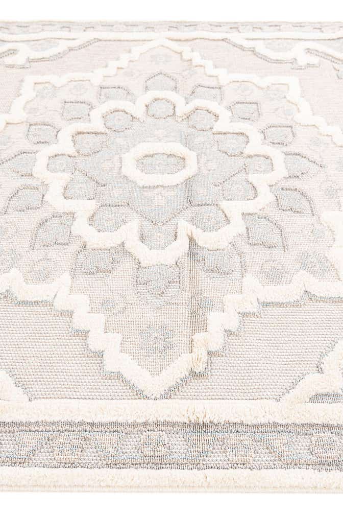 5' 2 x 7' 5 Easy-Clean Traditional Indoor / Outdoor Rug