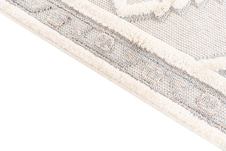 Detail image of 5' 2 x 7' 5 Easy-Clean Traditional Indoor / Outdoor Rug