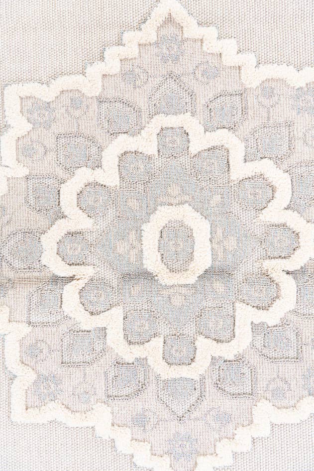 Detail image of 5' 2 x 7' 5 Easy-Clean Traditional Indoor / Outdoor Rug