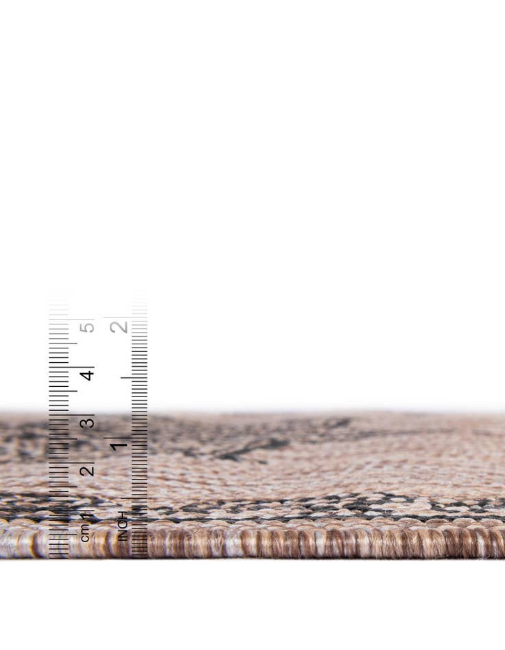 Detail image of 7' 10 x 10'  Washable Traditional Indoor / Outdoor Rug