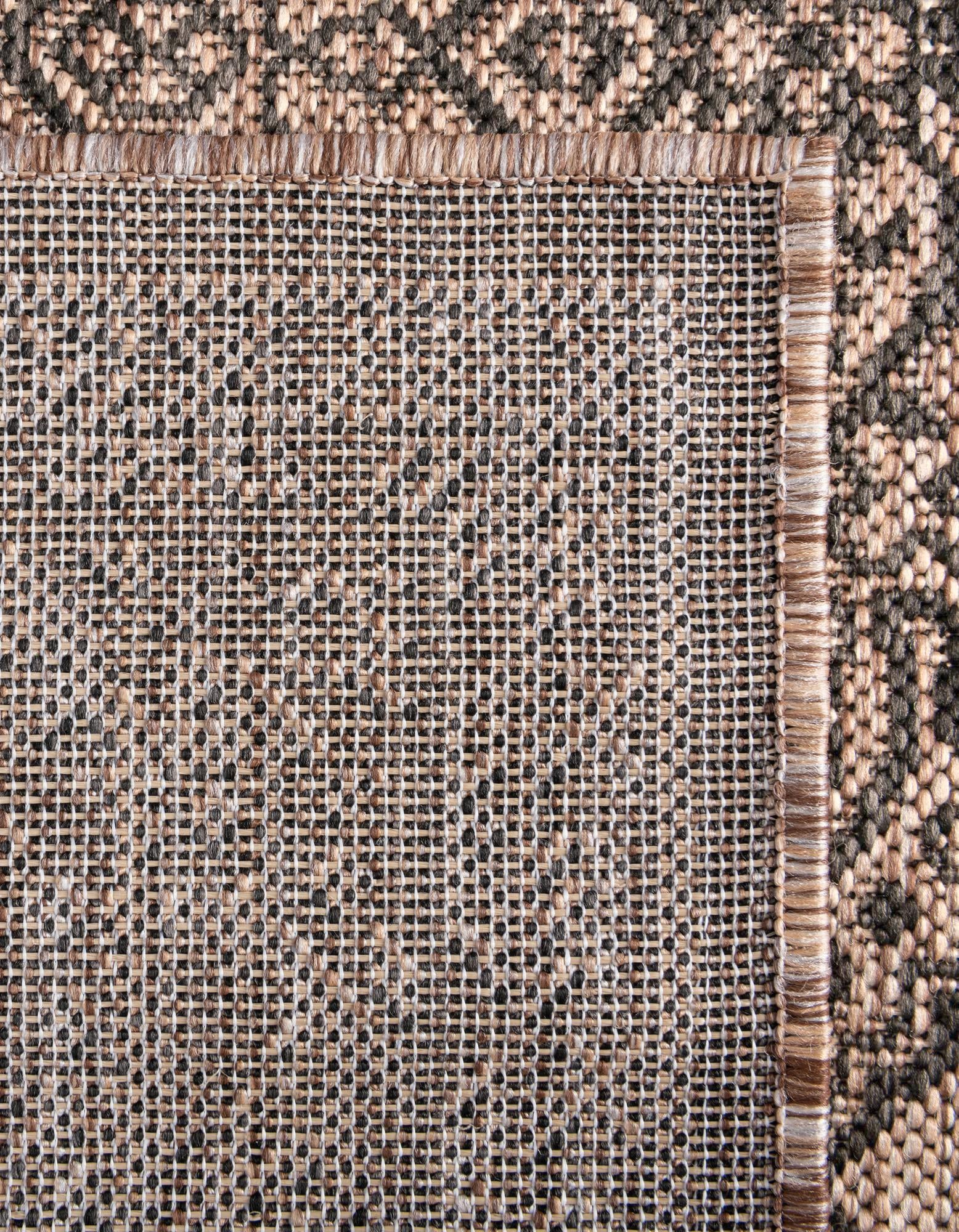 7' 10 x 10' Easy-Clean Traditional Indoor / Outdoor Rug