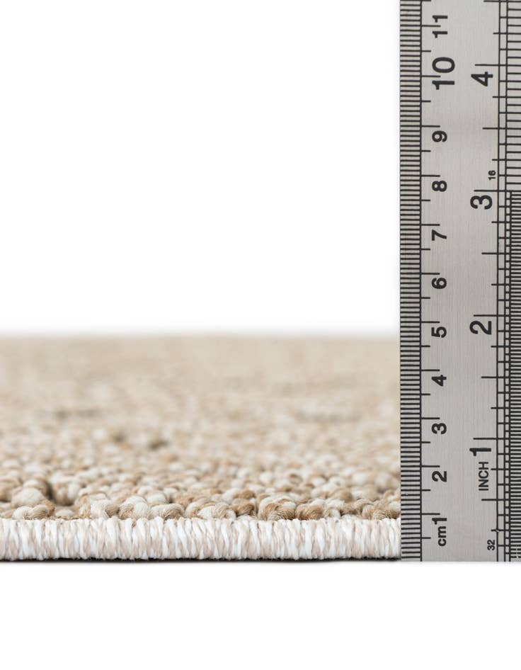 Detail image of 6' 1 x 9' Easy-Clean Traditional Indoor / Outdoor Rug