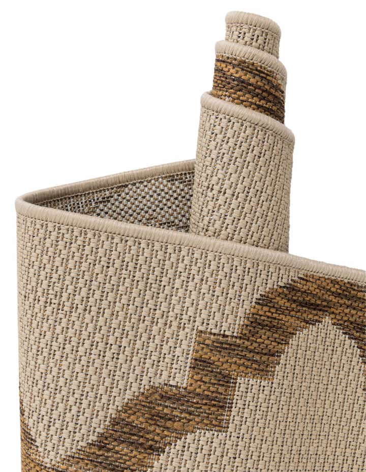 5' 3 x 8' Easy-Clean Trellis Indoor / Outdoor Rug