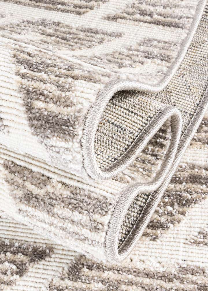 5' x 8' Easy-Clean Sabrina Soto Aston Indoor / Outdoor Rug