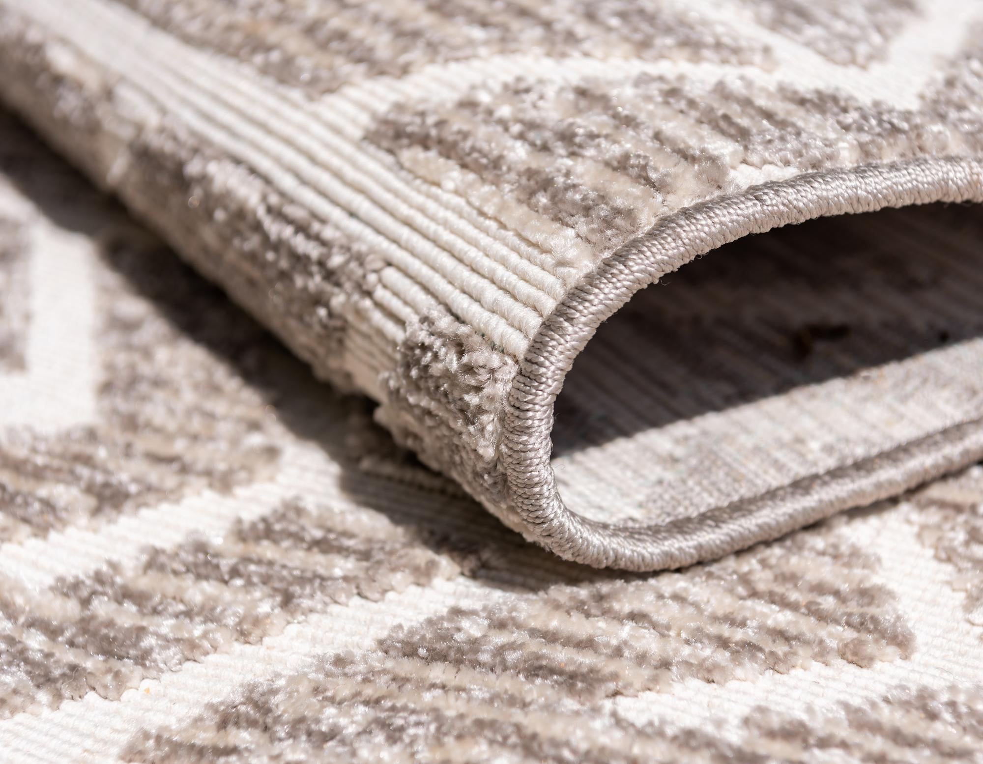 5' x 8' Easy-Clean Sabrina Soto Aston Indoor / Outdoor Rug