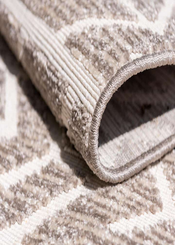 5' x 8' Easy-Clean Sabrina Soto Aston Indoor / Outdoor Rug