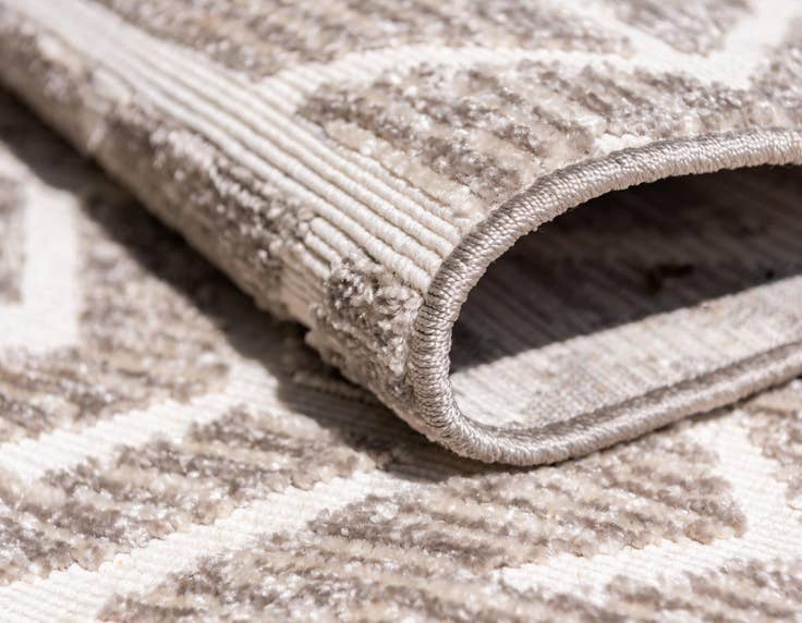 Detail image of 5' x 8' Easy-Clean Sabrina Soto Aston Indoor / Outdoor Rug