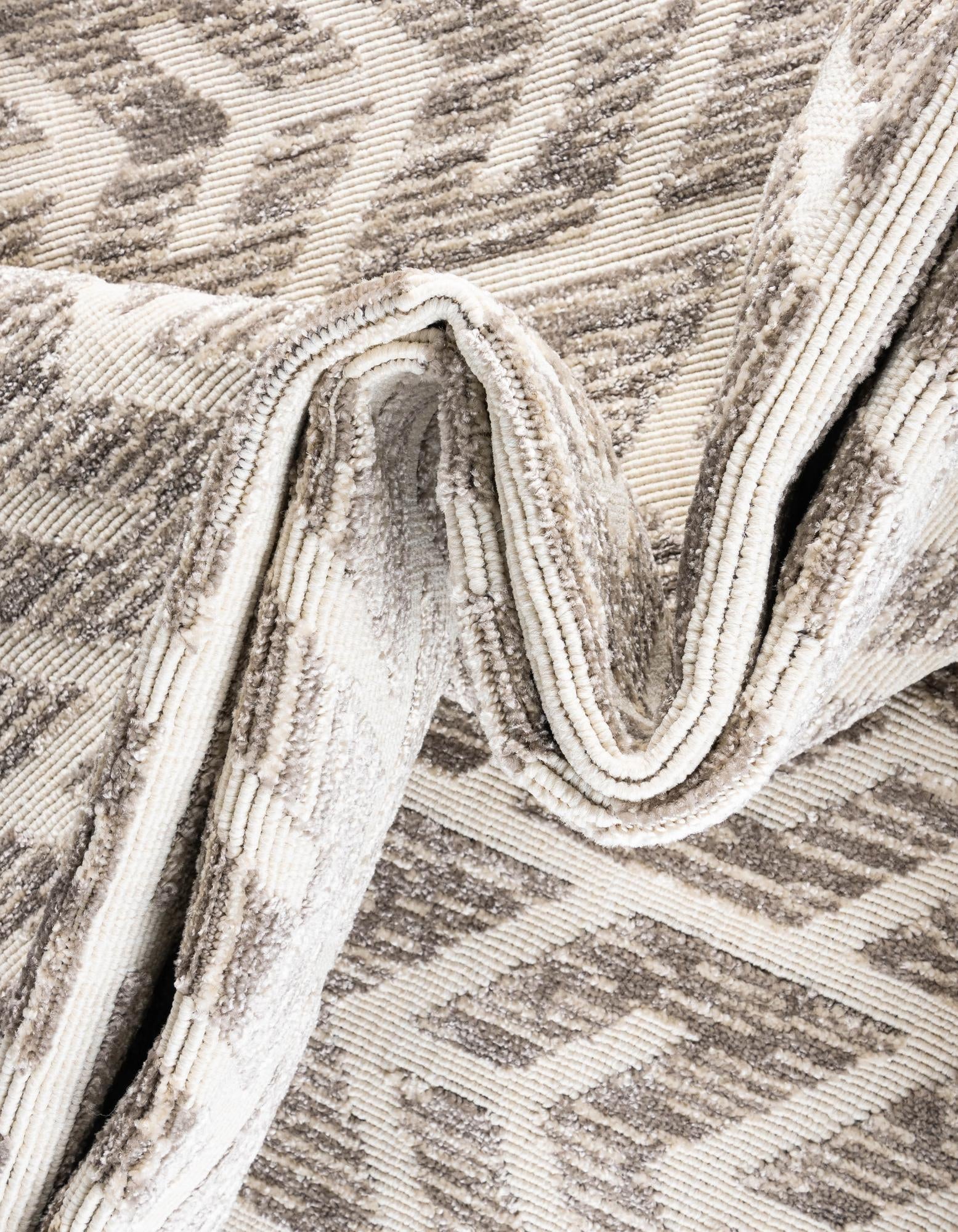 5' x 8' Easy-Clean Sabrina Soto Aston Indoor / Outdoor Rug