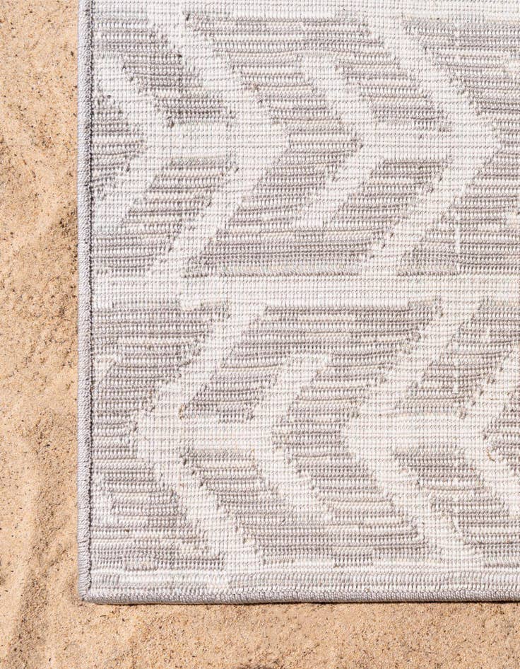 Detail image of 4' x 6'  Washable Sabrina Soto Aston Indoor / Outdoor Rug