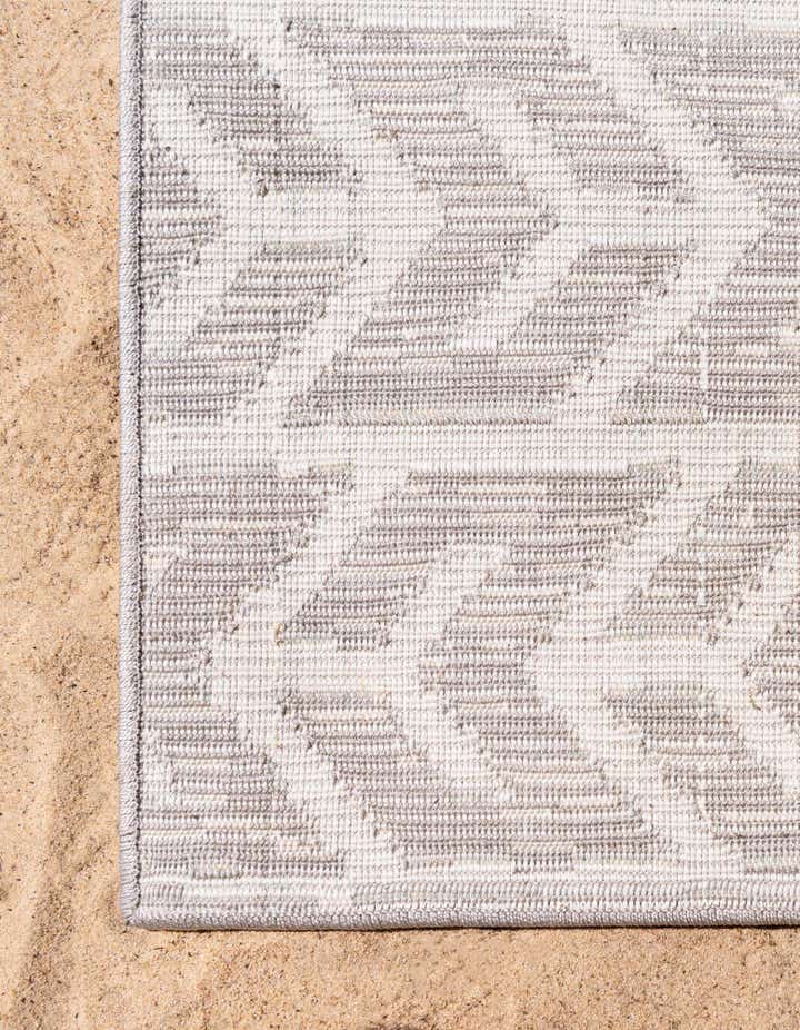 5' x 8' Easy-Clean Sabrina Soto Aston Indoor / Outdoor Rug