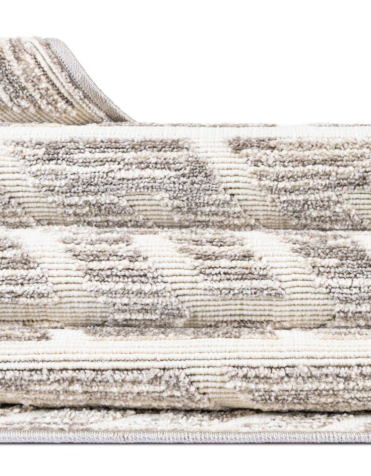 Detail image of 5' x 8' Easy-Clean Sabrina Soto Aston Indoor / Outdoor Rug