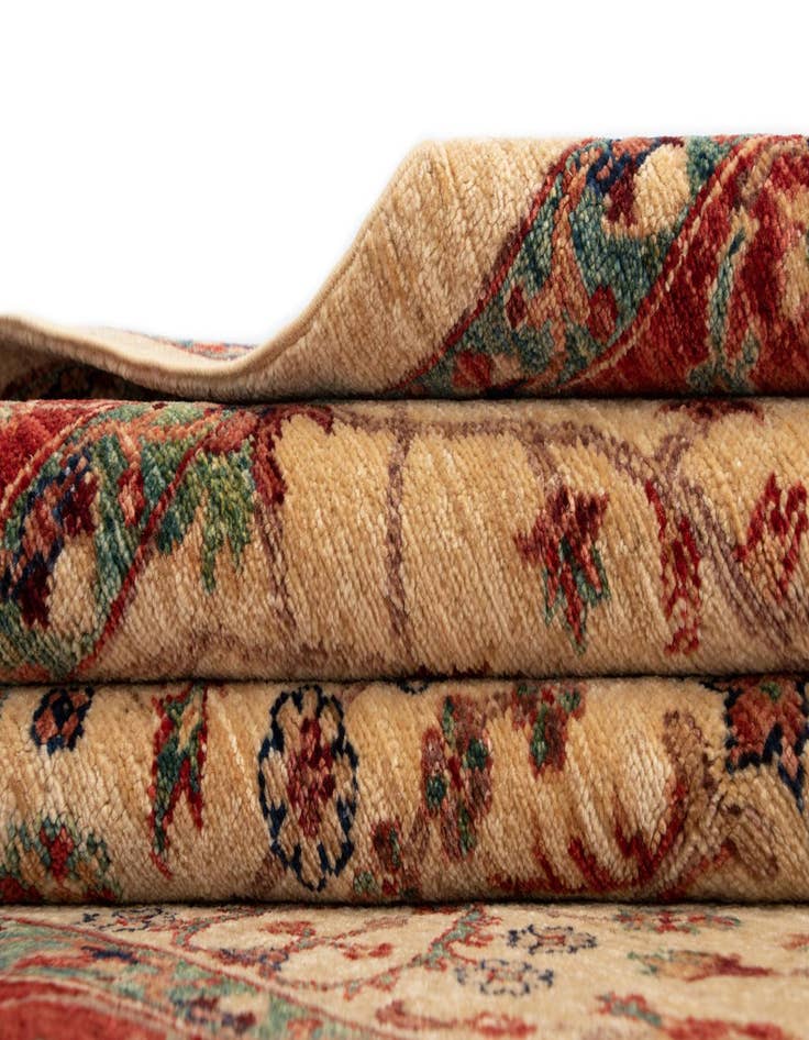 Detail image of 5' x 6' 6 Sara Rug