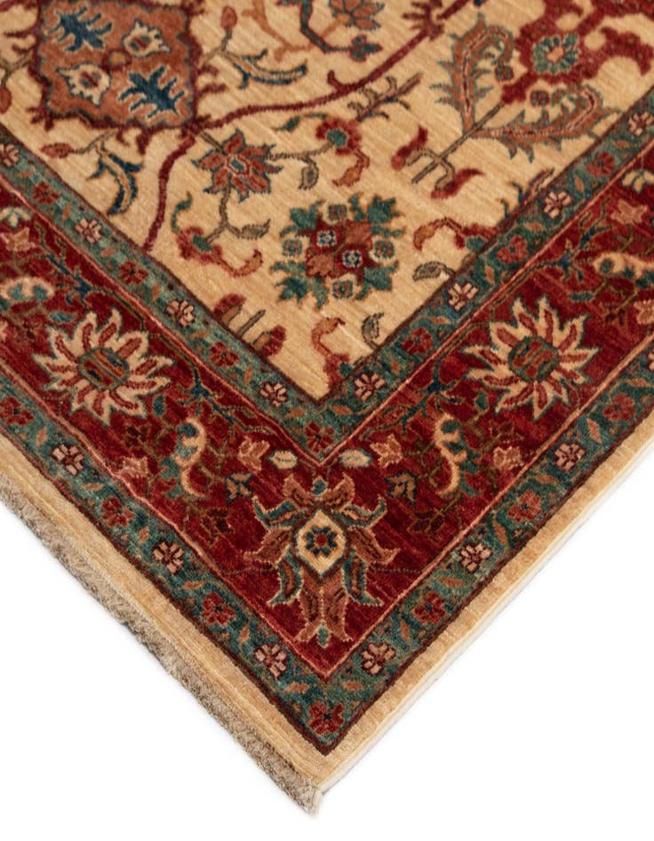 Detail image of 4' 1 x 6' 9 Sara Rug