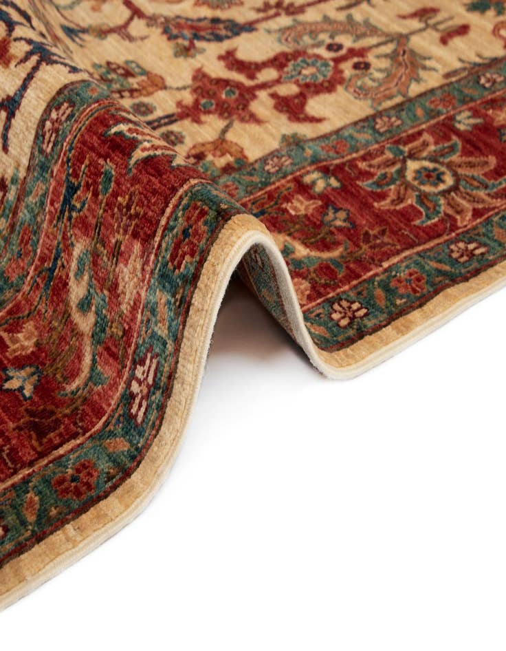 Detail image of 4' 1 x 6' 9 Sara Rug