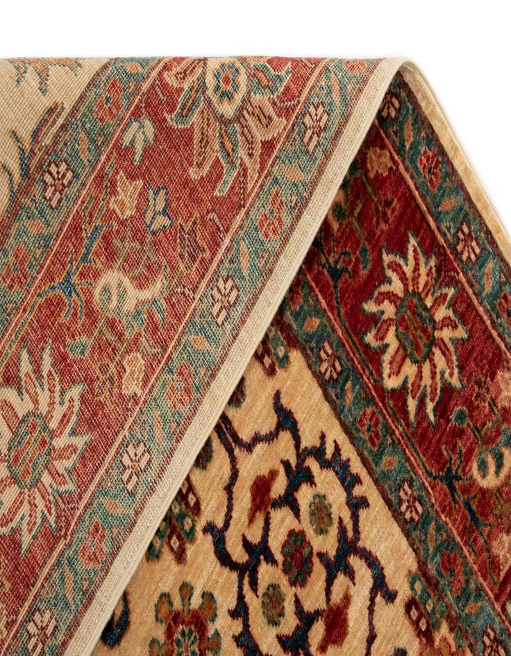Detail image of 4' 1 x 6' 9 Sara Rug