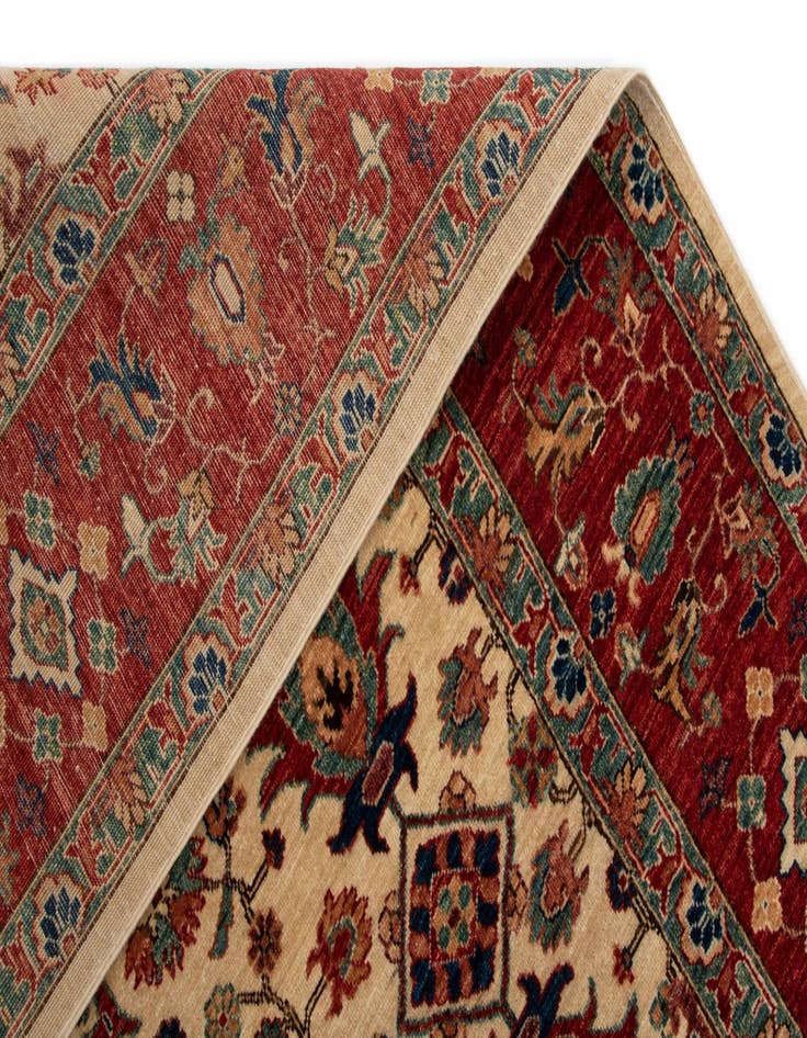 Detail image of 5' 7 x 7' 10 Sara Rug