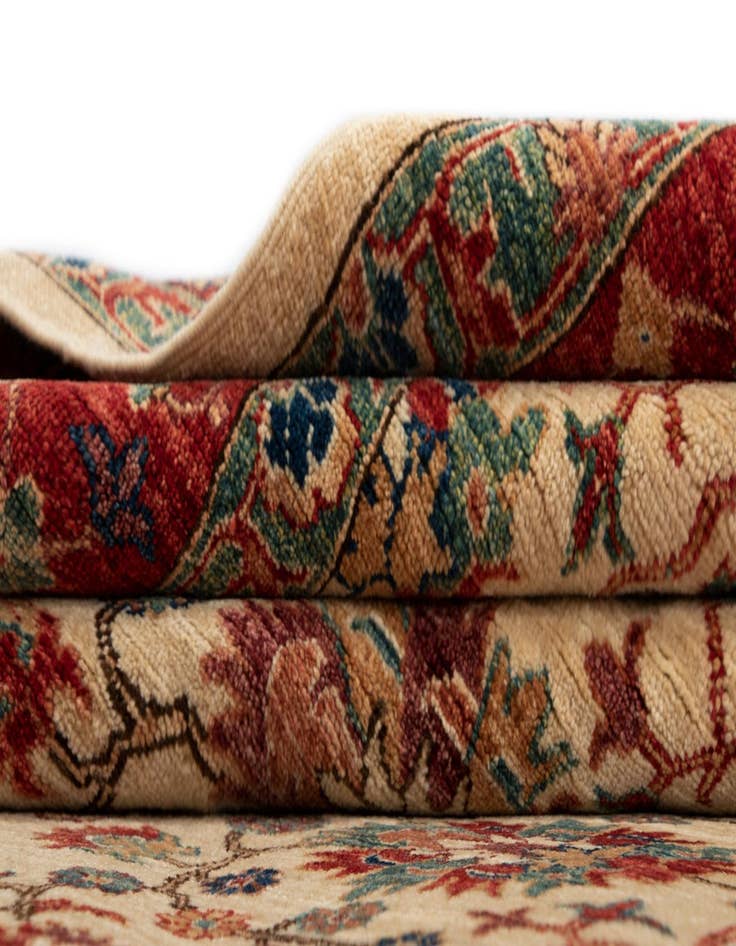 Detail image of 5' 7 x 7' 10 Sara Rug