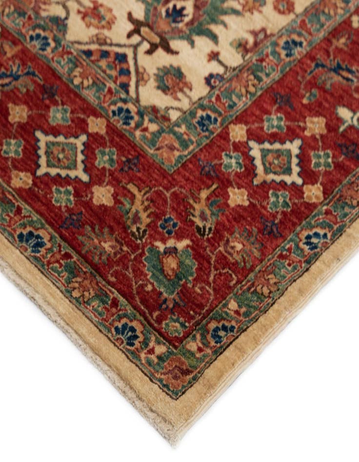 Detail image of 5' 7 x 7' 10 Sara Rug