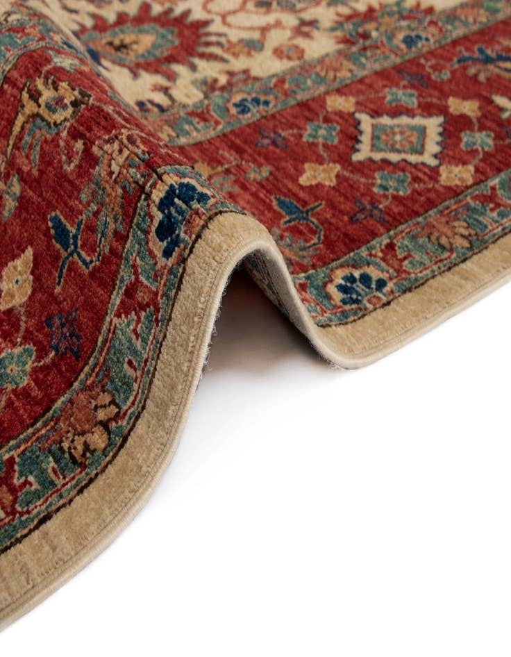 Detail image of 5' 7 x 7' 10 Sara Rug