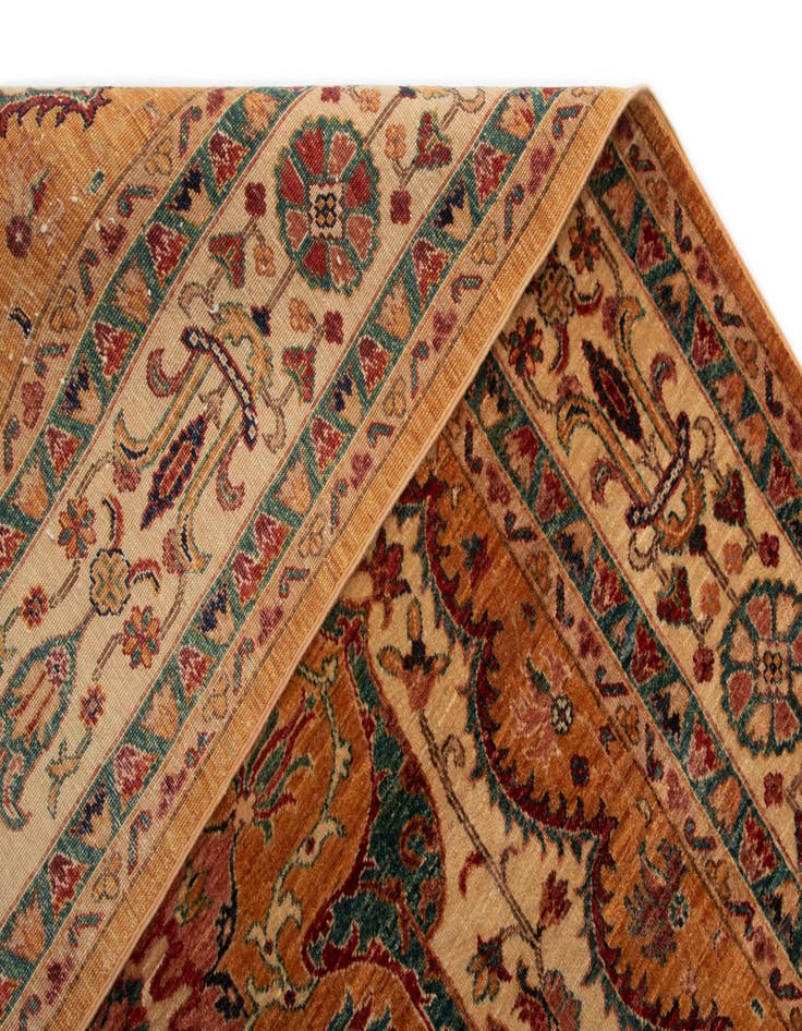 Detail image of 5' 10 x 7' 9 Sara Rug