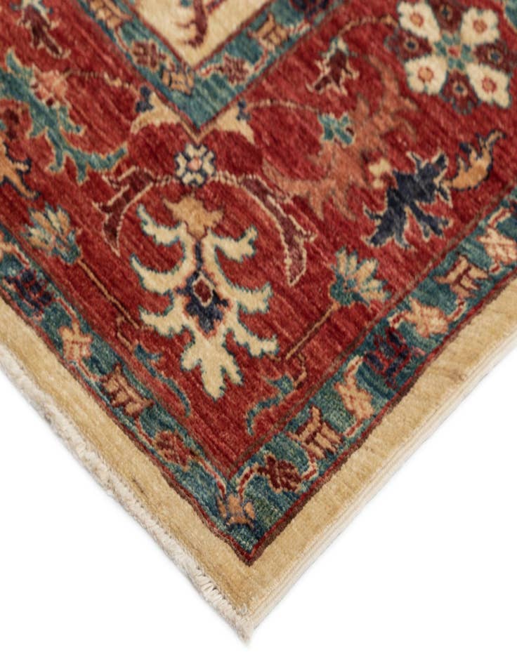 Detail image of 5' 5 x 6' 11 Sara Rug