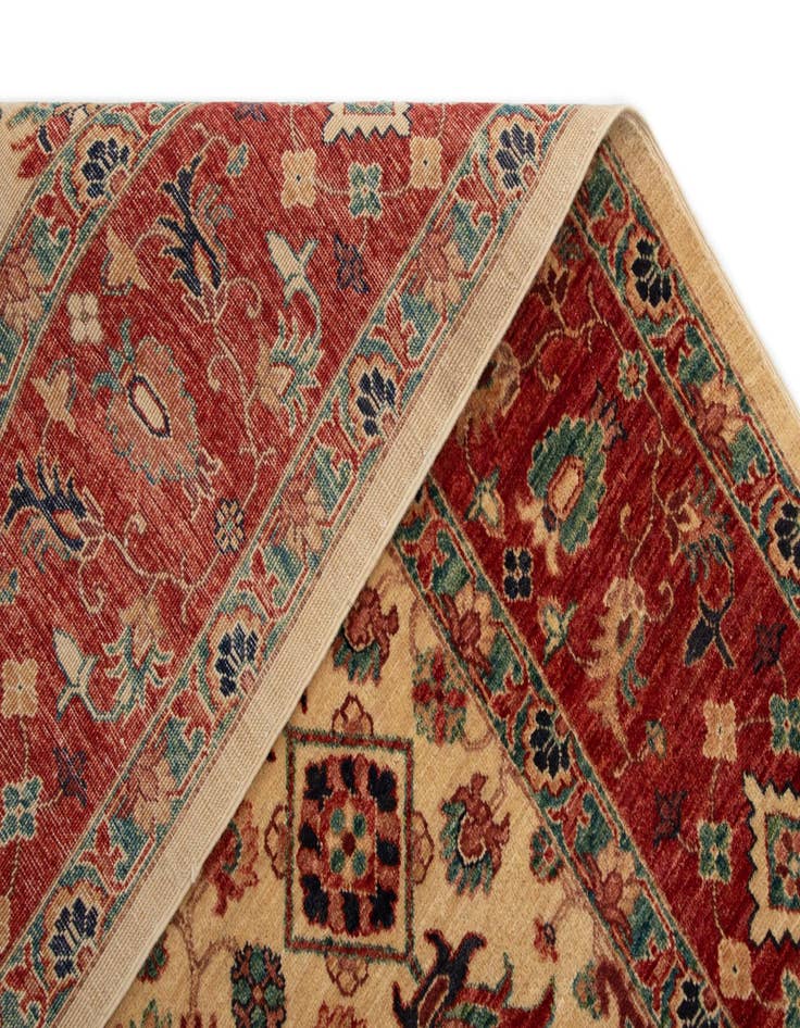 Detail image of 5' 8 x 8' 2 Sara Rug