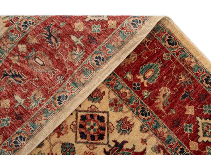 Detail image of 5' 8 x 8' 2 Sara Rug