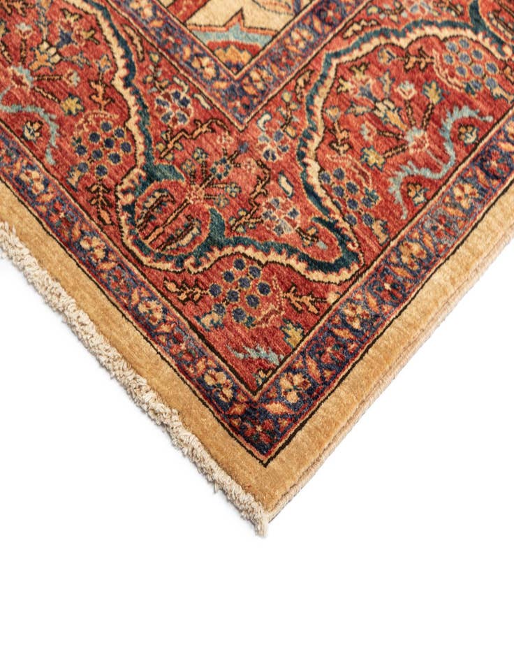 Detail image of 5' 10 x 7' 9 Sara Rug