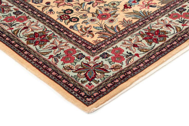 Detail image of 7' 6 x 8' 8 Sarough Wool Rug