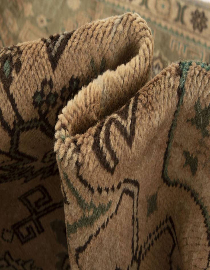 Detail image of 9' 8 x 12' 8 Hand Knotted Sarough Persian Wool Rug