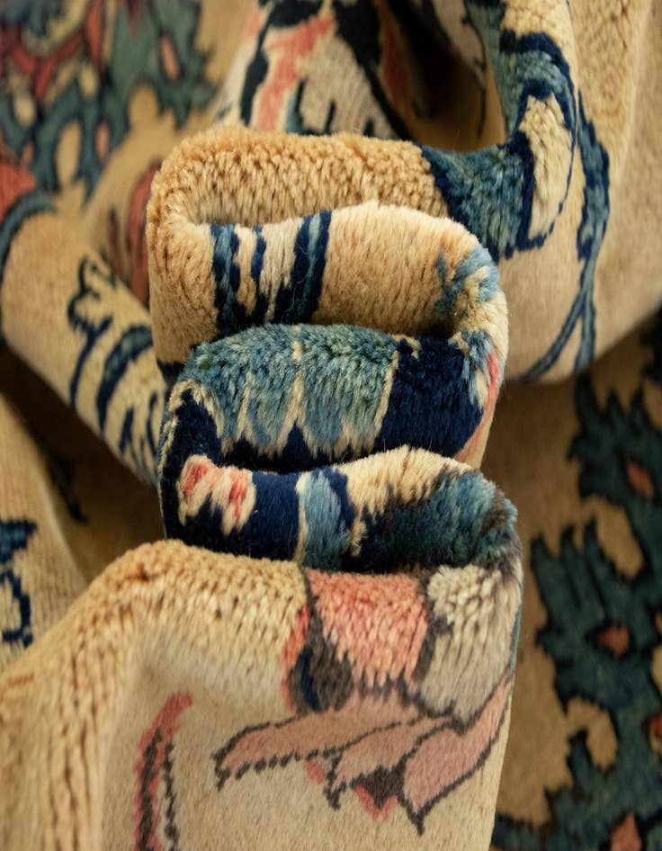 Detail image of 6' 10 x 9' 10 Hand Knotted Sarough Persian Wool Rug