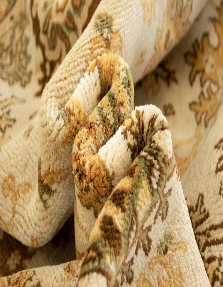 Detail image of 6' 9 x 9' 2 Hand Knotted Sarough Persian Wool Rug