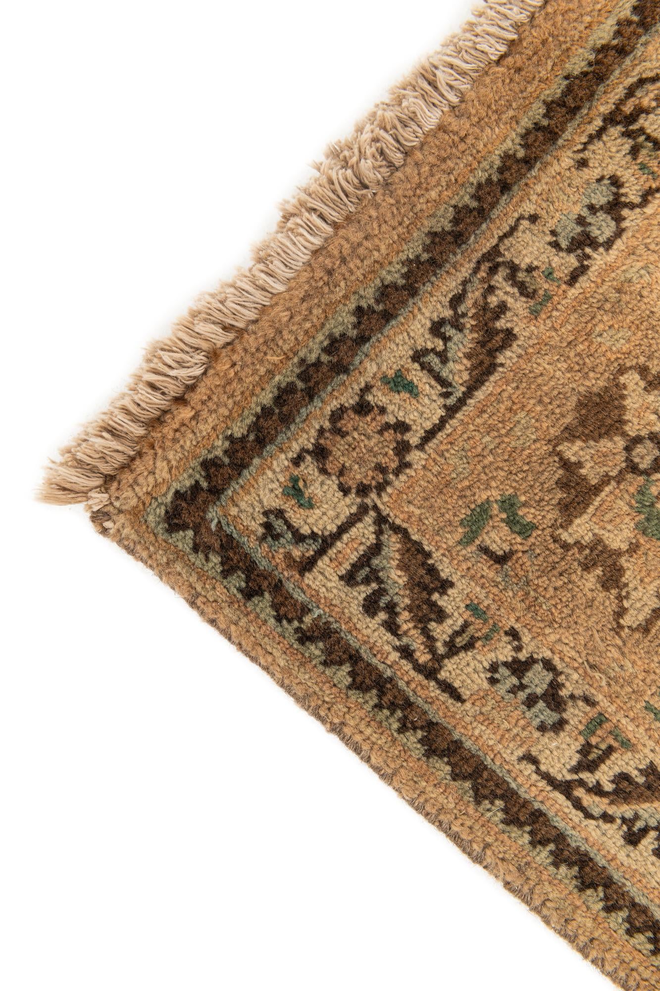6' 8 x 9' 10 Hand Knotted Sarough Persian Wool Rug
