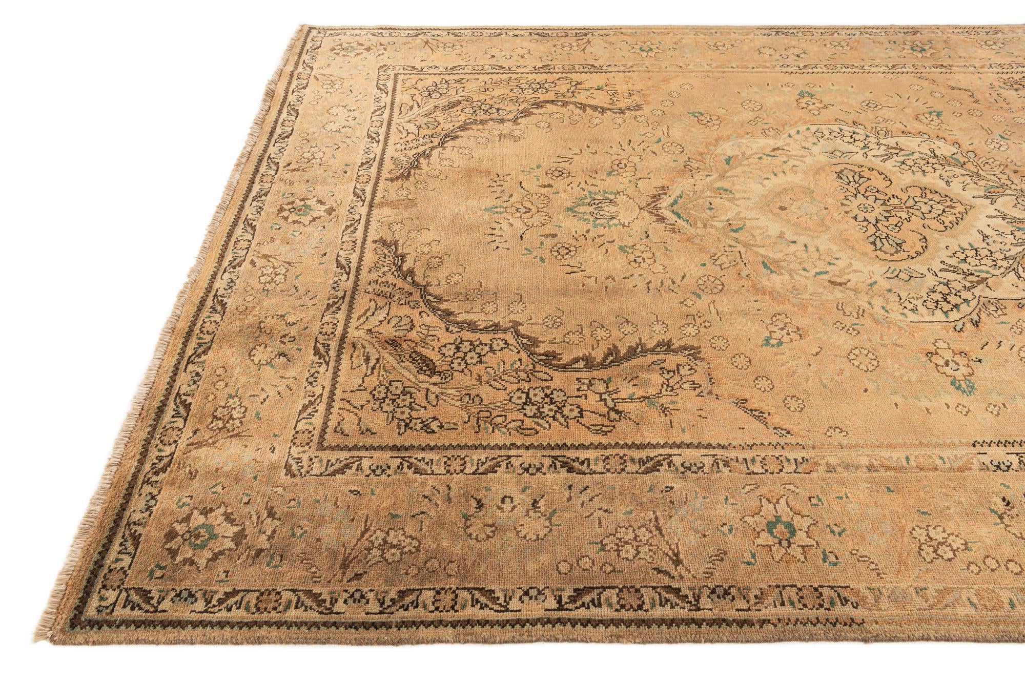 6' 8 x 9' 10 Hand Knotted Sarough Persian Wool Rug