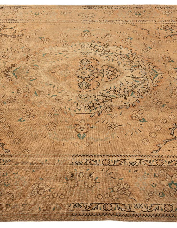 Detail image of 6' 8 x 9' 10 Hand Knotted Sarough Persian Wool Rug